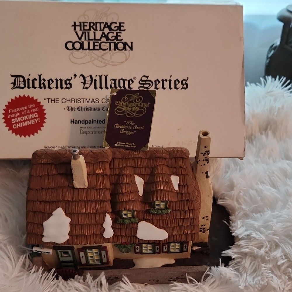 Dickens' Village Series Christmas Cottage